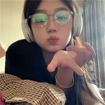 深深腥红